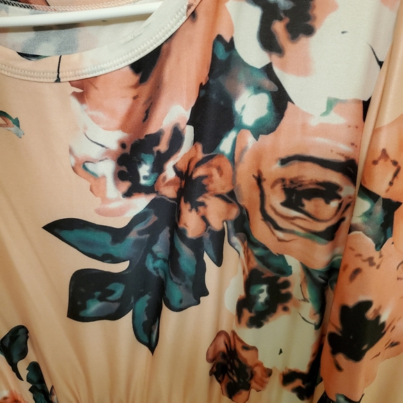 Beautiful and comfortable dress - Picture 6 of 6